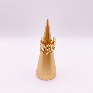 Elegant Gold Textured Ring